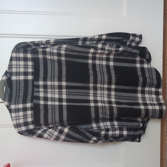Women's Size Medium Mossimo Supply Co. Flannel - Picture 4 of 5
